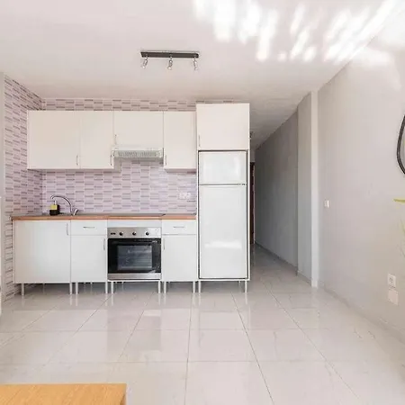 Apartamento Con Piscina Y Aire Acondicionado *